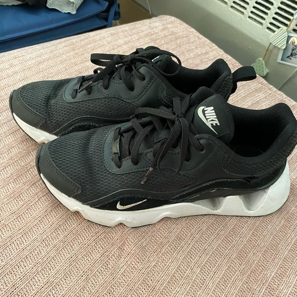 Black & White Nike Sneakers - Picture 2 of 3